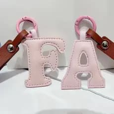 Influenciador mesmo estilo couro inglês carta pingente 26 letras DIY chaveiro ins moda único produto
