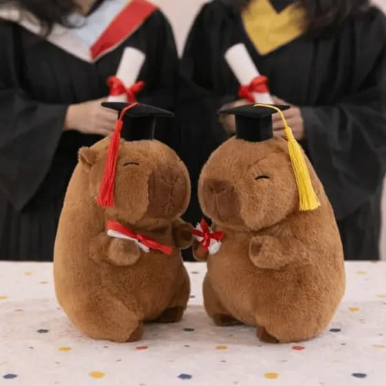 Brinquedo de Pelúcia Capivara Formatura, material macio, estilo fofo, animal adorável, 25 cm.