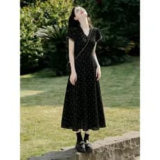 2026 novo estilo lindo estilo não colisão estilo Popular deste ano estilo de venda quente pequeno vestido preto francês