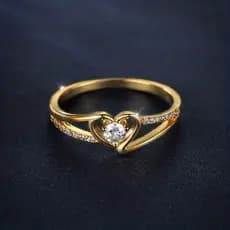 Anel Feminino Dourado com Coração e Zircônia