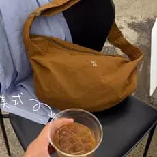 Bolsa Meia Lua Impermeável Feminina Estilo Coreano Transversal Ombro Leve e Elegante