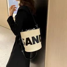 Bolsa bolsa feminina Versão coreana tendência da moda 2025 novo estilo contraste cor cordão portátil balde saco nicho es