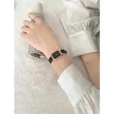 relogio feminino relogio feminino pequeno 2024 novo estilo relógio feminino nicho verão ins Design estudante pequena luz