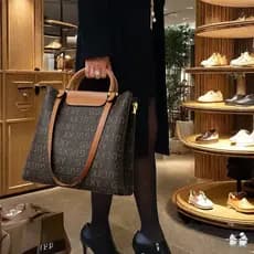 França MKDN2025 novo estilo de grande capacidade presbiopia bolsa feminina High-End sensação portátil Cross-Body