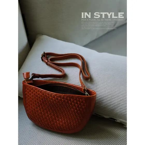 Bolsa de ombro feminina de couro tecido exclusivo à mão