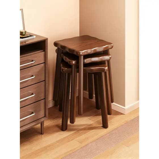 Banqueta de madeira maciça doméstica espessada banco baixo forte durável sala de estar 2026 novo estilo pequeno banco de