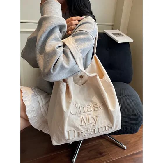Novo estilo bordado tridimensional carta bolsa de lona feminina 2026 novo estilo Casual All-Match grande capacidade clas