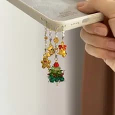 Charmoso e divertido pingente de árvore de Natal com pérolas para celular, estilo delicado, moderno e versátil para uso