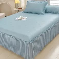 2026 Novo estilo Cool Sensation Ervilhas de seda gelada Tapete legal Conjunto de três peças Saia de cama Estilo Colcha T