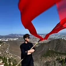 Pólo de Trekking fita vermelha fita vermelha decoração ao ar livre escalada foto atmosfera adereços
