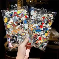 Broche de desenho animado japonês, bonito, moderno, exclusivo, crachá, bolsa de roupas, broche infantil, joias