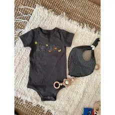 Roupas de bebê verão estilo fino macacão de bebê menino 2025 novo estilo macacão versão coreana na moda macacão de duas