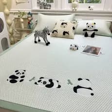 Bonito Panda ervilhas de gelo tapete legal 2025 novo estilo tapete de seda gelo lavável à máquina Super legal lençol PE