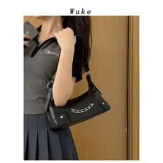 Bolsa nas axilas 2025 verão novo estilo nicho Casual All-Match na moda legal saco da motocicleta High-End textura bolsa
