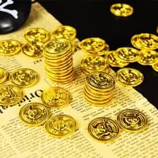 50 moedas piratas de plástico, adereços de tesouro falso para jogos de cassino de Halloween, decoração de festa de anive
