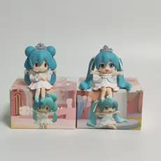 Boneca Hatsune Angel Little Princess Versão Q com Olhos Pupíolares, Modelo de Figura em Pose de Abraço e Oração, em Esto