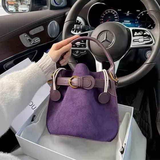 [Produtos prontos para entrega no mesmo dia] Bolsa balde de veludo roxo de alta qualidade feminina 2026 primavera novo e