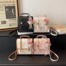 Menina estilo em relevo mochila feminina pequeno saco 2026 primavera verão moda All-Match diário Commuter bonito pequena