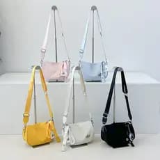 Bolsa mensageiro feminina leve, estilo casual para o dia a dia, bolsa de ombro em formato de meia-lua feita de nylon. JO
