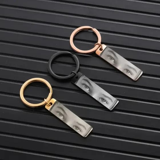 Chaveiro Personalizado em Forma de Olho para Casais, Material em Aço Inoxidável, Gravado a Laser, Personalizável com Fot