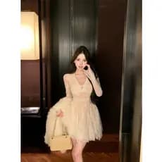 [Venda por tempo limitado] Vestido feminino com decote em V, cintura estreita, aparência mais fina, linha A, temperament