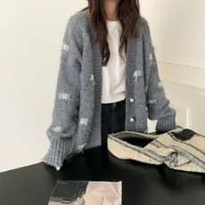 Novo casaco cardigã estilo coreano com detalhes de penas, design com contas de comprimento médio, suéter plus size.
