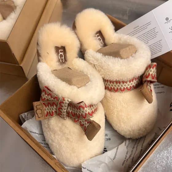 Sapatos de lã e algodão adequados para o inverno, pantufas planas, pantufas de lã quentes, novas botas de neve macias.