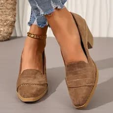 Sapatos femininos: mocassins e macacões