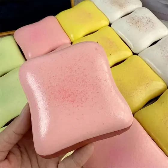 2026 Novo Squishy de Manteiga de Pão, Bola de Apertar Realista em Forma de Pãozinho de Manteiga, Macio e Fofo, Presente