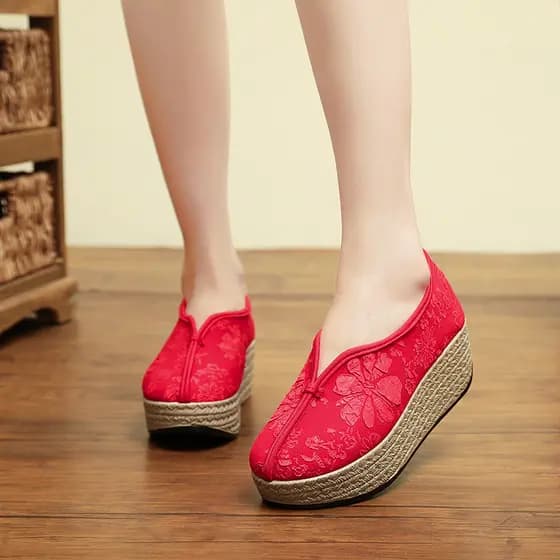Sapatos de Tecido Femininos Estilo Antigo Quatro Estações, Jacquard em Relevo, Moda Chinesa, Bordados Coloridos, Novo Es