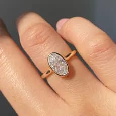 Anel Feminino Leve de Design Luxuoso com Zircônia Incrustada, Anel Clássico à Prova d'Água, Acessório que Não Desbota 9L
