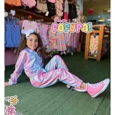 CONJUNTO HOLOGRAFICO infantil ✨  Deixe as pequenas ainda mais estilosas com este lindo conjunto infantil holográfico! 🌈