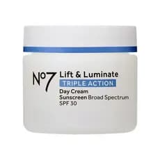 No7 Lift & Luminate Creme de Dia Tripla Ação - Creme Facial Antienvelhecimento com FPS 30, Ácido Hialurônico e Vitamina