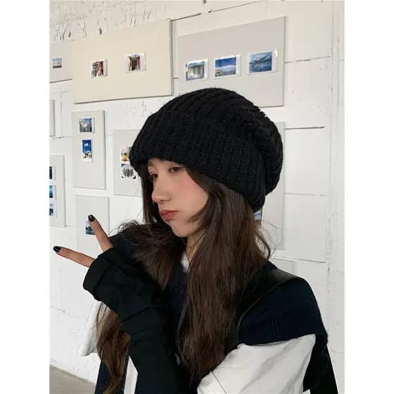 Mostrando rosto pequeno grande chapéu de lã feminino inverno borda grossa quente proteção de ouvido preto chapéu de malh