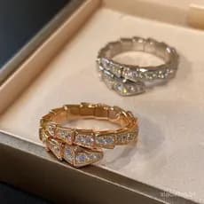 Anel aberto de luxo leve em formato de cobra com diamantes, para mulheres, anel texturizado para o dedo indicador MVVS
