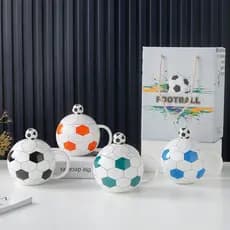 Caneca Criativa de Cerâmica Esférica em Forma de Bola de Futebol da Copa do Mundo com Tampa e Colher em Caixa de Present