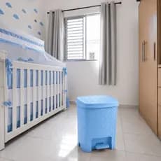 Lixeira Colorida Quarto Criança  6 Litros Rattan Tampa E Pedal Banheiro Escritório Banheiro Cor Azul