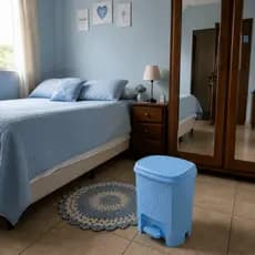 Lixeira Colorida Quarto Criança  6 Litros Rattan Tampa E Pedal Banheiro Escritório Banheiro Cor Azul