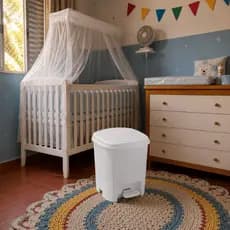 Lixeira Colorida Quarto Criança Cesto 6 Litros Rattan  Pedal Banheiro Escritório Banheiro Branca