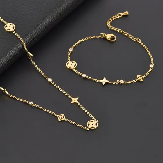Colar de Flor de Quatro Folhas em Aço Titânio de Alta Qualidade HT, Estilo Feminino, Acessório de Moda em Aço Inoxidável