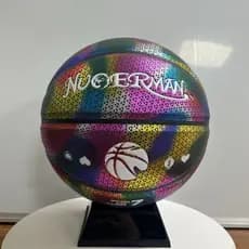 ￼ Bola de basquete reflexiva nº 6, sucesso de vendas no comércio exterior, e bola de basquete luminosa nº 7 em PU resist