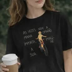 Camiseta Feminina Frase Engraçada Sua Opinião Não Importa