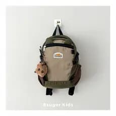 Mochila de viagem infantil com estampa de capivara fofa e contraste de cores para meninos e meninas.