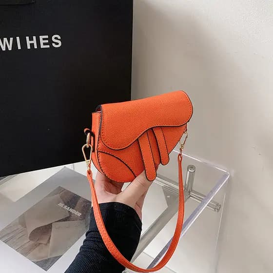 Bolsa pequena feminina 2024 novo estilo verão venda quente senhoras axilas saco deste ano Popular High-end ombro saco do