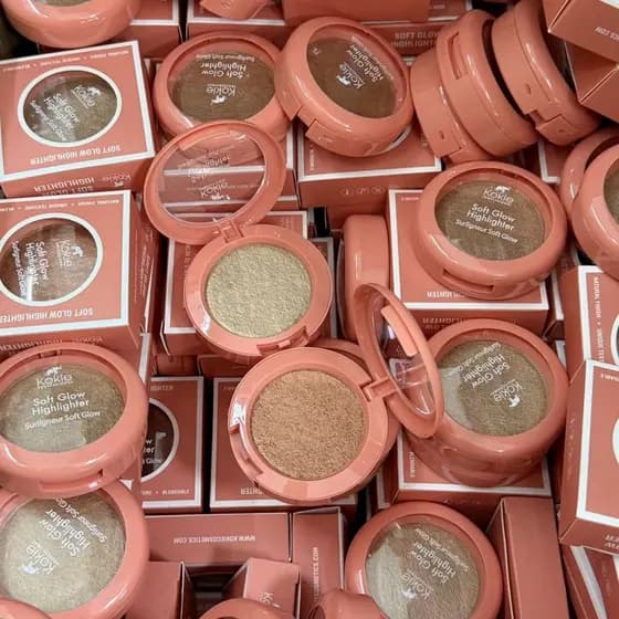 2 peças enviadas aleatoriamente! Iluminador American Kokie Soft Glow 4,5g