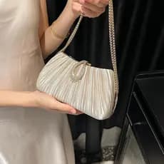 Nova Bolsa de Noite Plissada de Cetim 2025 para Mulheres, Bolsa de Mão com Pulseira, Clutch Elegante para Vestido e Cheo