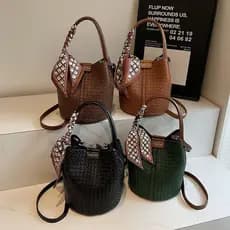 A nova e versátil bolsa feminina de moda de Hong Kong deste ano é uma bolsa vintage de nicho, simples, estilo saco, para