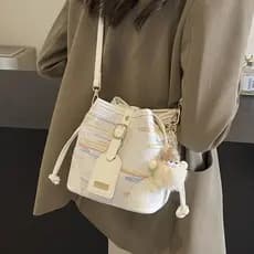 Bolsa casual leve para mulheres, nova bolsa de ombro versátil e moderna, bolsa transversal de nicho para estudantes univ