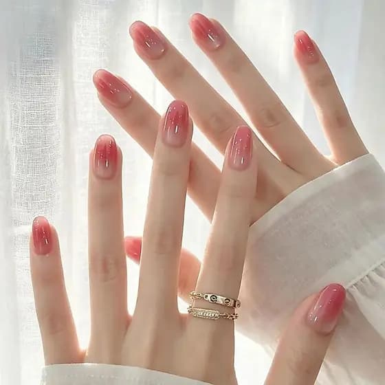 Novidade de verão: unhas curtas artesanais com efeito degradê e brilho, elegantes, simples, delicadas, sofisticadas e re