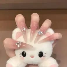 Novas Unhas Postiças com Gradiente Suave e Delicado, com Diamantes Brilhantes em Forma de Coração, Atmosfera de Verão, M